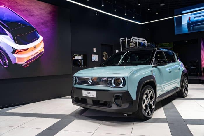 Renault 4 elettrica la E Tech ha un prezzo da 29.000 euro 5 700x467
