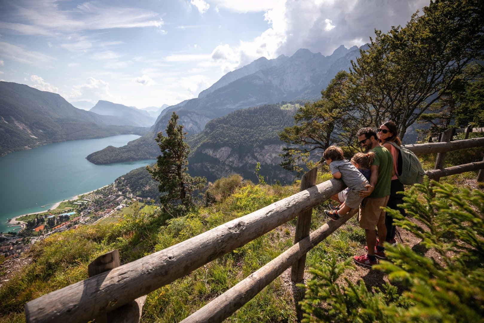 VISIT PAGANELLA 2. Family Sentiero di Sciury Lago di Molveno Pradel Estate DP 2019 ph. Oliver Astrologo 31 1619x1080
