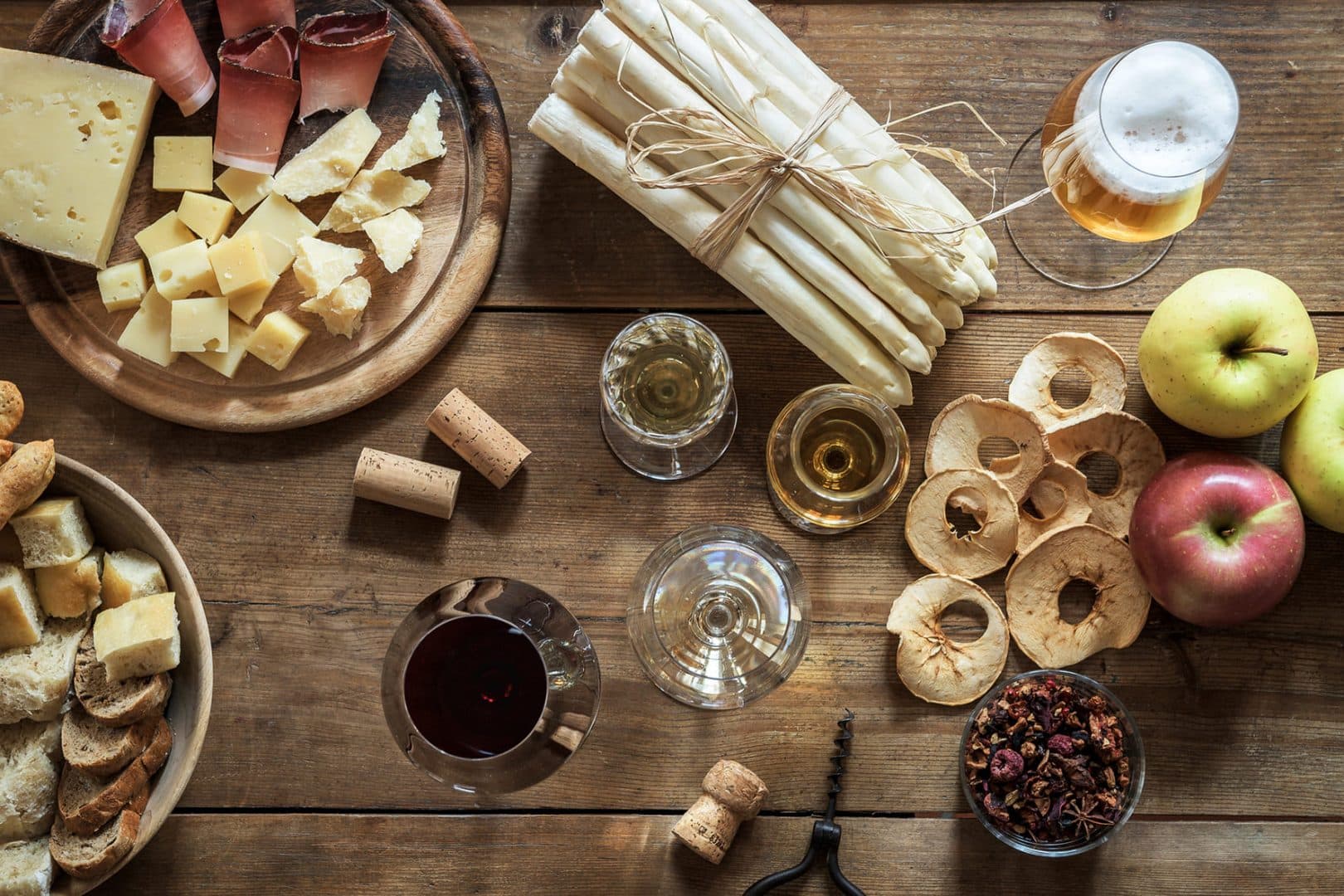 VISIT PAGANELLA 4. Food Wine Calice Vino Piana Rotaliana Archivio PRK ph. Iuri Niccolai 23 1620x1080