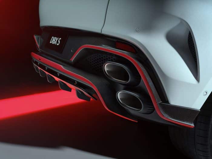 Aston Martin DBX S potenza a 727 cavalli 2 700x525