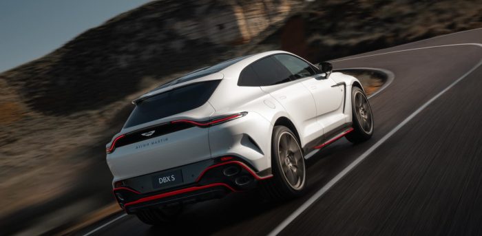 Aston Martin DBX S potenza a 727 cavalli 8 e1745991675443 700x343