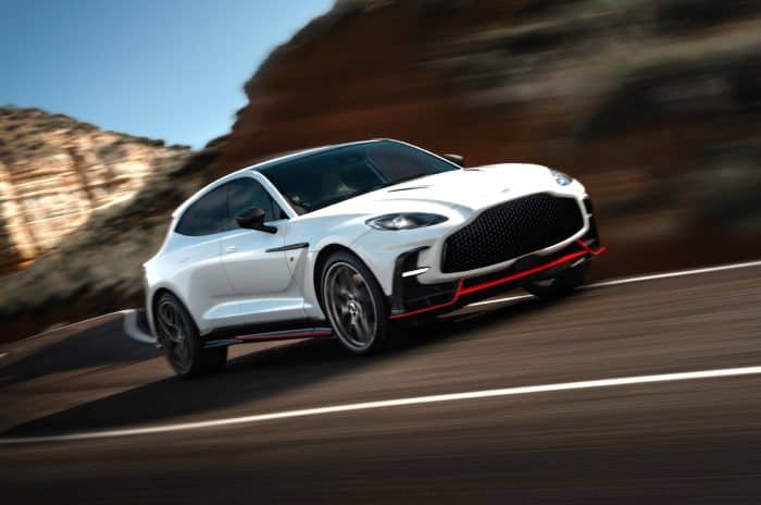 Aston Martin DBX S, super Suv da 727 cavalli
