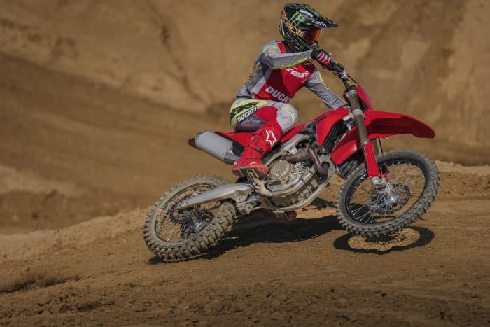 Ducati Desmo450 MX 3 700x467