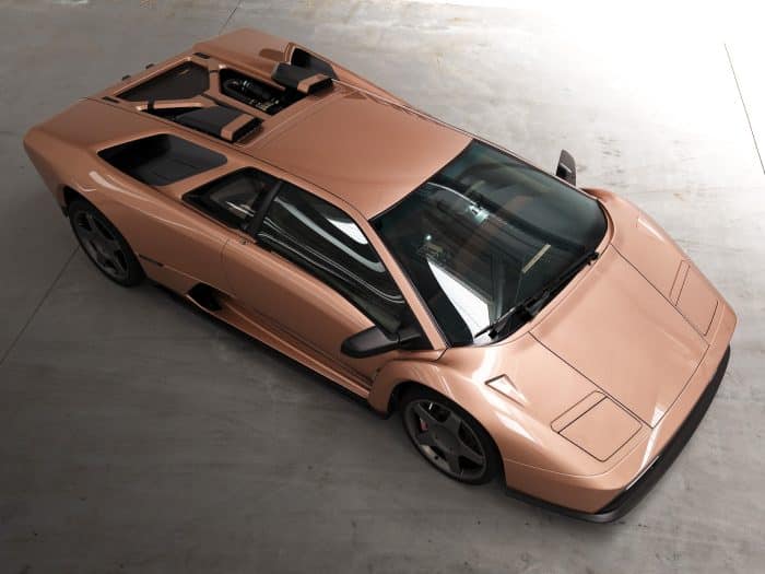 Eccentrica V12 Restomod Rose Phoenix 700x525