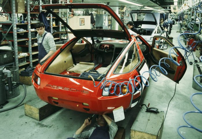 Fenomenale Porsche celebrati i 75 anni di produzione a Zuffenhausen stabilimento fabbrica 4 e1743597878376 700x482