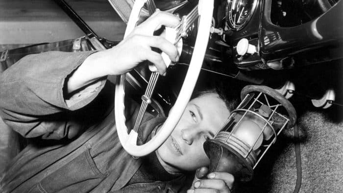 Fenomenale Porsche celebrati i 75 anni di produzione a Zuffenhausen stabilimento fabbrica 8 700x394