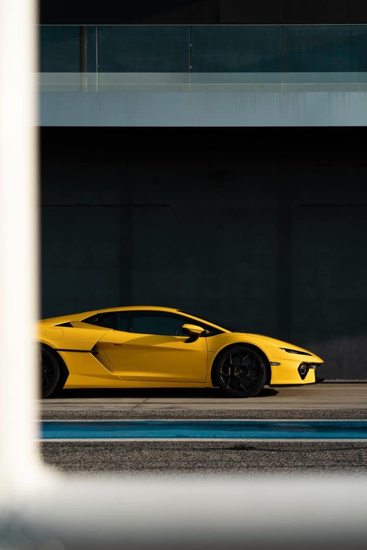 Formidabile Lamborghini Temerario 920 cavalli su strada e in pista 11 720x1080