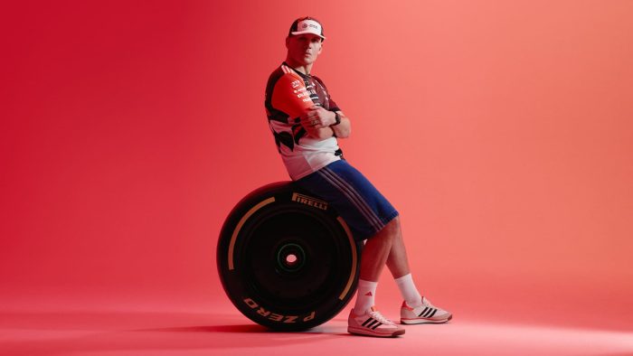 La nuova collezione Adidas x Mercedes-AMG PETRONAS F1