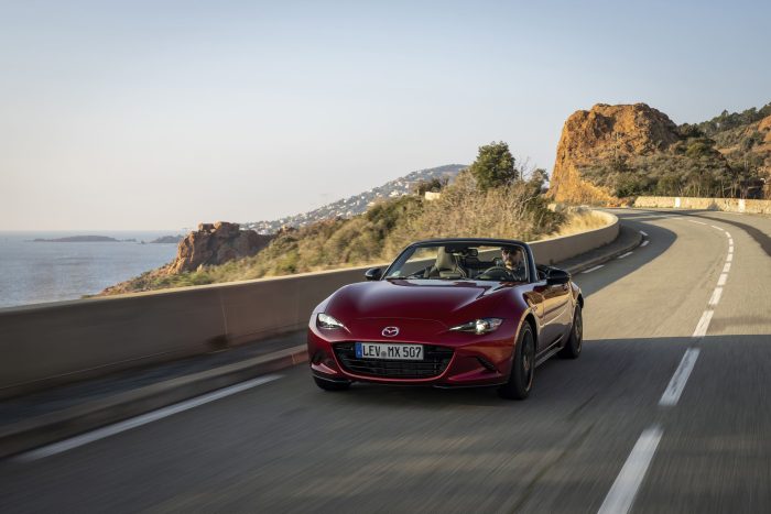 Mazda MX 5 si rinnova con le serie speciali Kazari e Homura 1 700x467