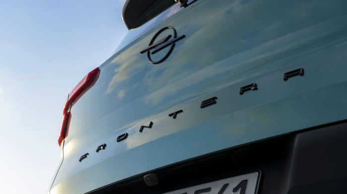 Opel Frontera Hybrid, prova. Spazio, sostanza e prezzo speciali 10 Opel Frontera Hybrid prova su strada 16 700x391