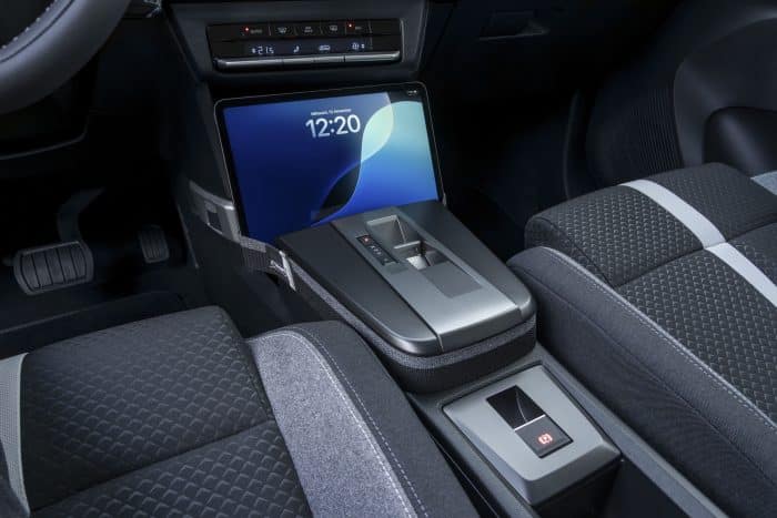 Opel Frontera Hybrid, prova. Spazio, sostanza e prezzo speciali 5 Opel Frontera Hybrid prova su strada 6 700x467