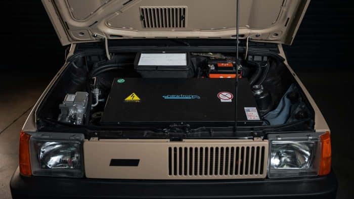 Fiat Panda Panduccia, dalla 4x4 storica una elettrica speciale 5 Panda 4x4 Panduccia Garage Italia 8 700x394