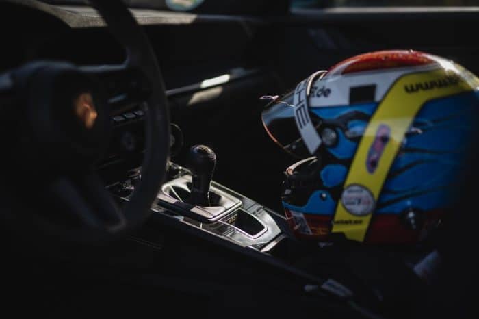 Porsche 911 GT3 con cambio manuale nuovo record sul giro al Nurburgring 15 700x466