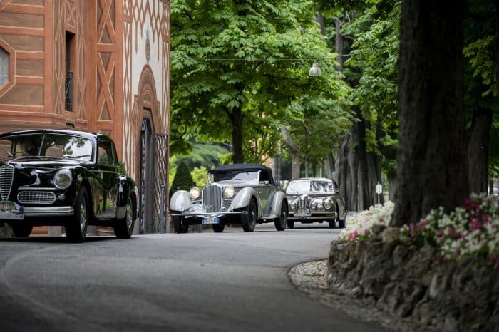 Villa dEste Style One Lake One Car 700x466