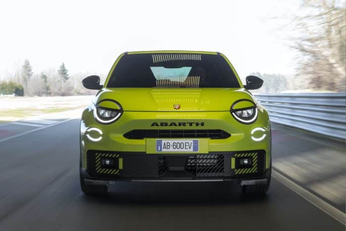 Abarth torna al termico? Spunta l’ipotesi ibrido da 180 cavalli 5 Abarth 600e Turismo