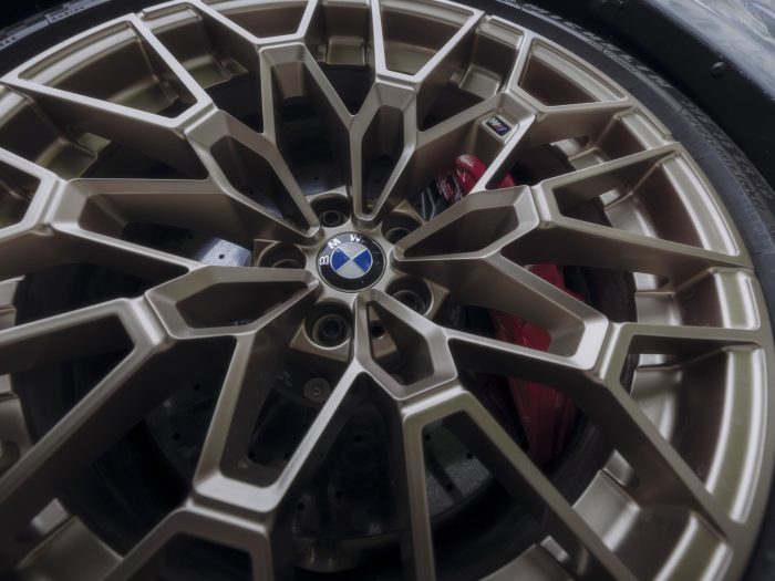 BMW M2 CS 2025 10 700x525