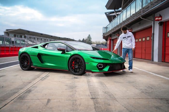 Bagnaia prova in pista Lamborghini Temerario, sensazionale sprint a 10.000 giri 3