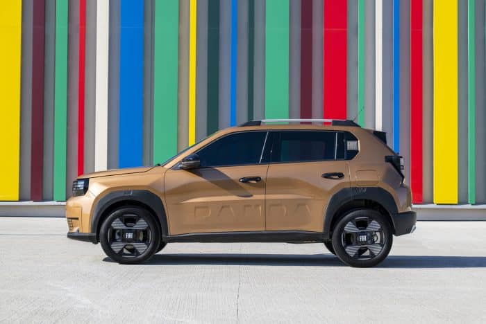 Fiat Grande Panda Hybrid La Prima  700x468