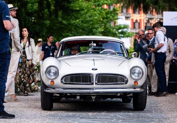 La leggendaria BMW 507 del 1957 trionfa al Concorso dEleganza Villa dEste 2025 4 e1748115904690 700x487