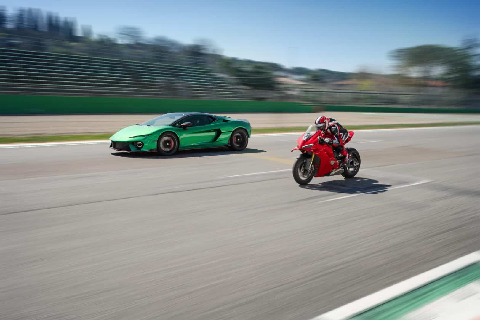 Lamborghini Temerario VS Ducati Panigale V4 le foto della sfida in pista 1 1620x1080