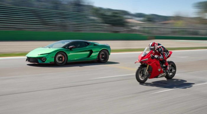Lamborghini Temerario VS Ducati Panigale V4 le foto della sfida in pista 1 scaled e1747402668385 700x387