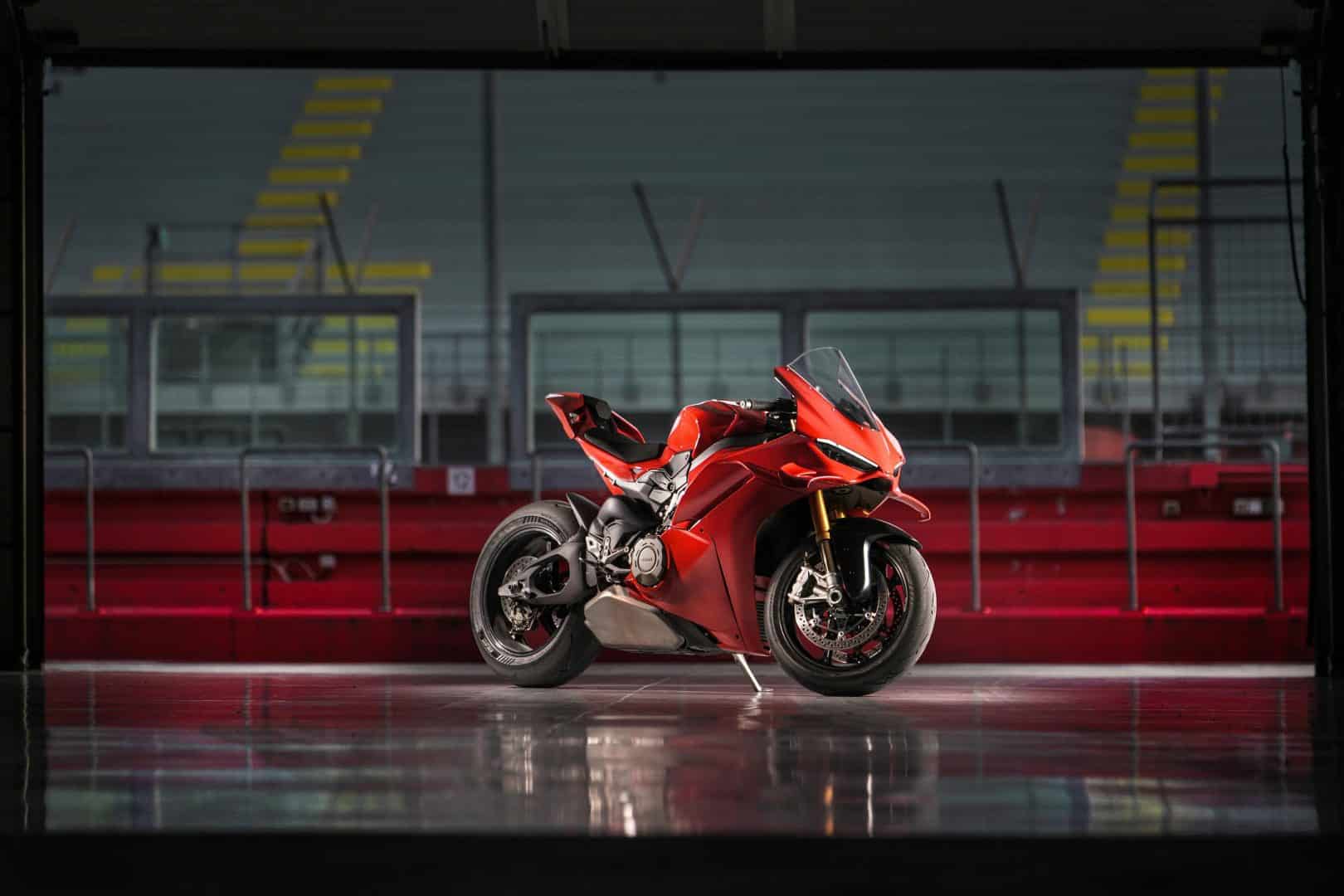 Lamborghini Temerario VS Ducati Panigale V4 le foto della sfida in pista 3 1620x1080
