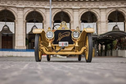 Lancia Beta 20HP Anantara Palazzo Naiadi forecourt