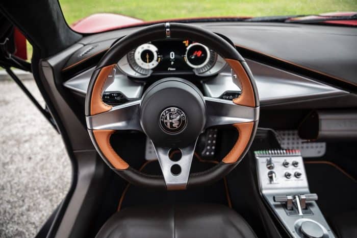 Nuova Alfa Romeo 33 Stradale prova 11 700x466