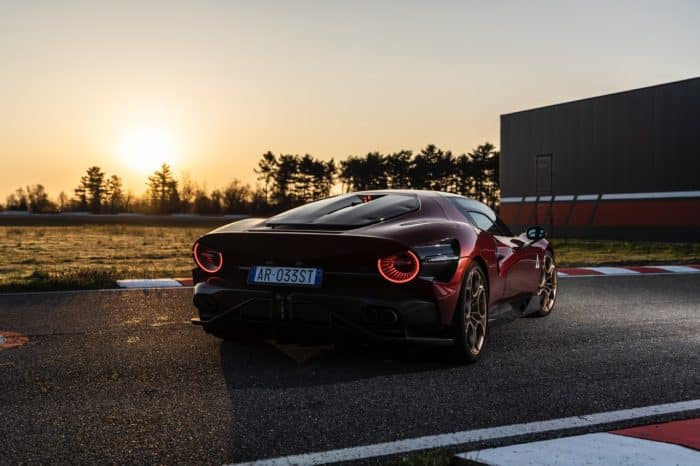 Nuova Alfa Romeo 33 Stradale prova 116 700x466