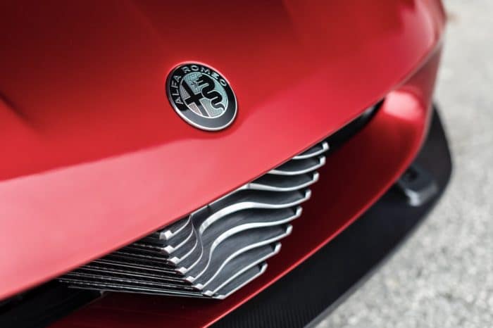 Nuova Alfa Romeo 33 Stradale prova 2 700x466