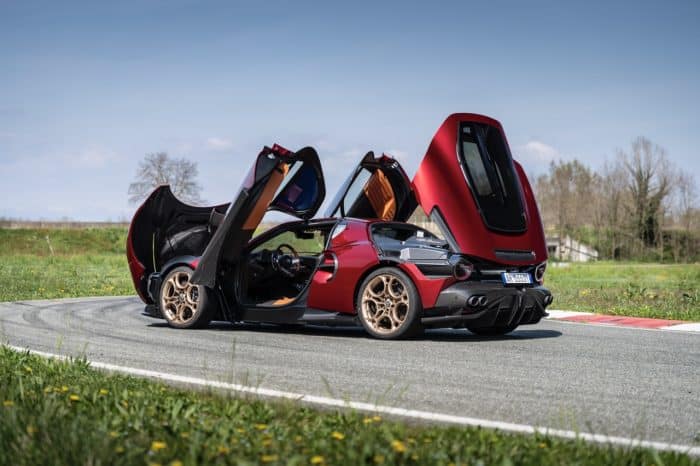 Nuova Alfa Romeo 33 Stradale prova 88 700x466