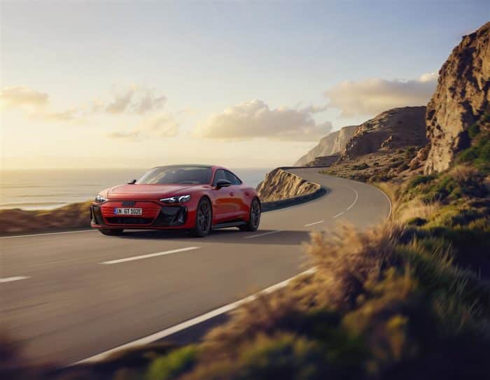 Nuovo Audi e tron GT quattro 4 700x543