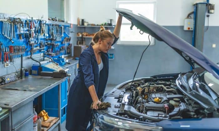 Officina riparazione manutenzione auto  700x420