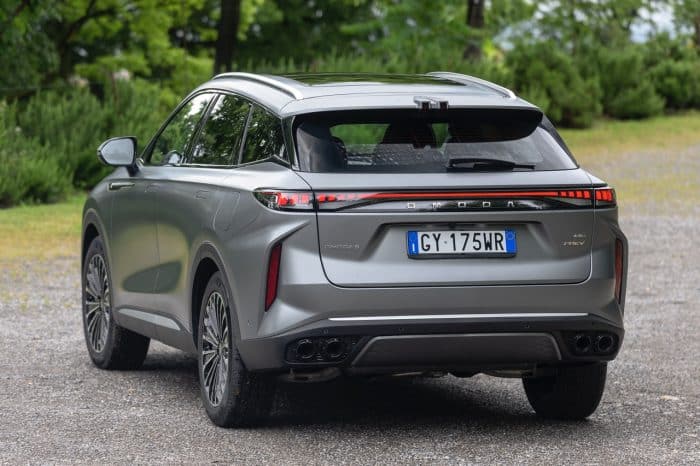 Omoda 9 su strada 4 700x466