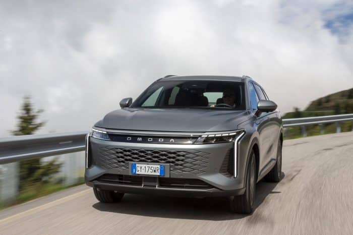 Omoda 9 su strada 5 3 700x466