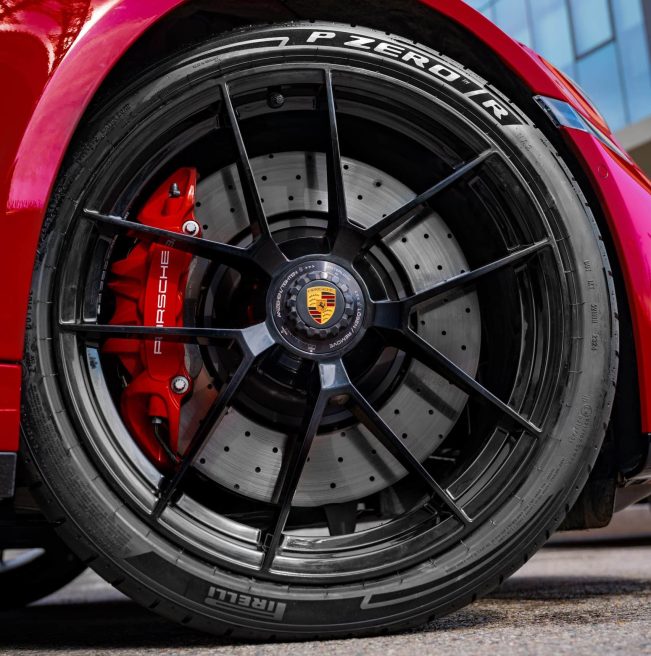 Pirelli P Zero R e Winter 2 per la Porsche 911 GTS Hybrid 2 scaled e1746439067447 651x656