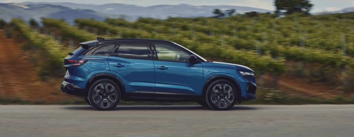 Renault Austral 2025 prova su strada 74 e1747755850666 700x271