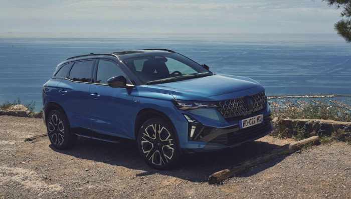 Renault Austral 2025 prova su strada 80 e1747755717444 700x397