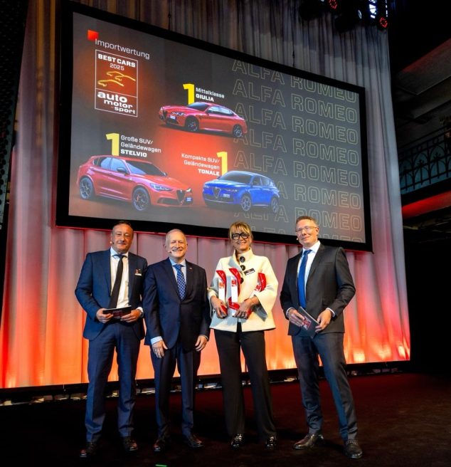 Simonetta Cerruti Head of Alfa Romeo Enlarged Europa receiving the award by Auto Motor und Sport magazine dimensioni grandi e1747071199921 634x656