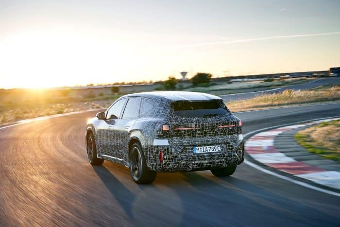 BMW iX3 primi test per il Suv elettrico da 800 km di autonomia 21 700x467