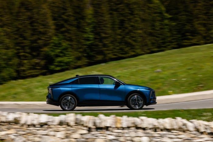 DS N°8, ammiraglia elettrica del Marchio di lusso di Stellantis 3 DS N°8 ammiraglia elettrica del Marchio di lusso francese di Stellantis 1 700x467