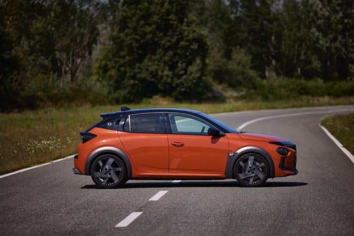 Lancia Ypsilon HF e HF Line la prova. Sportivita e lusso. Elefantino da 280 cv 3 700x467