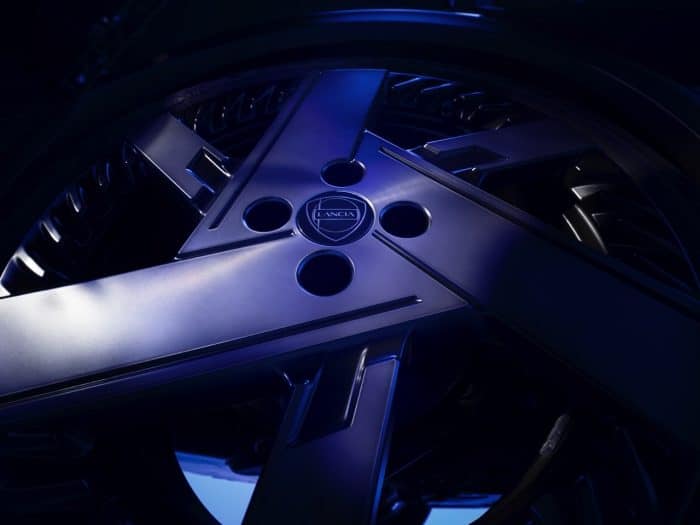 Lancia Ypsilon HF e HF Line la prova. Sportivita e lusso. Elefantino da 280 cv 55 700x525