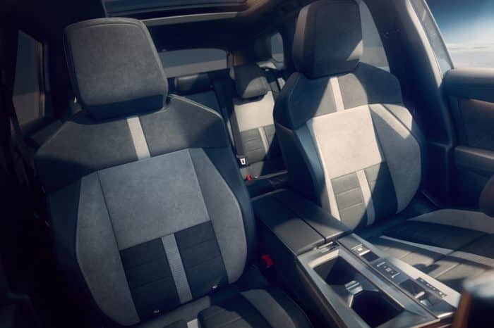 Opel Grandland elettrica a trazione integrale AWD 7 700x466