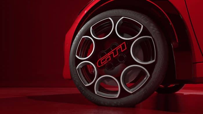 Peugeot E-208 GTi, le caratteristiche della elettrica sportiva compatta 3 Peugeot E 208 GTi 7 700x394