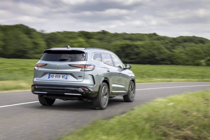 Renault Espace full hybrid E Tech Iconic Gris bleute Baltique 35 700x467