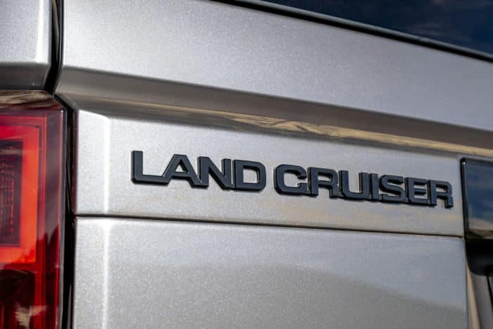 Toyota Land Cruiser Hybrid 48 volt 2 700x467