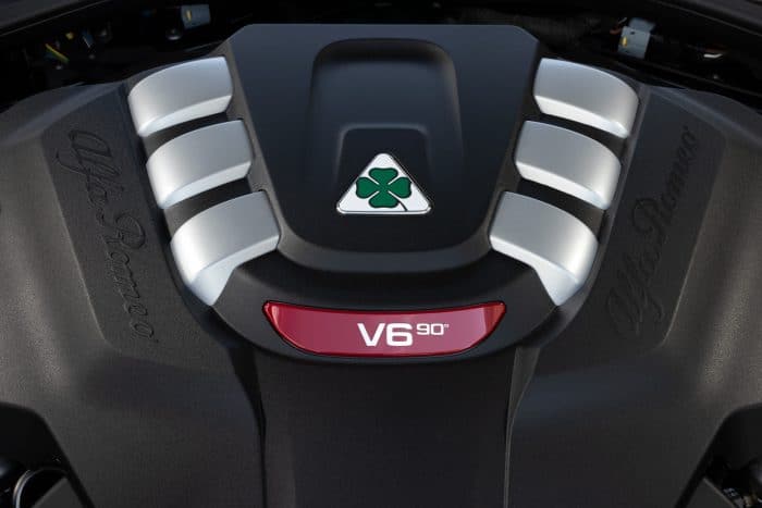 Alfa Romeo Quadrifoglio motore V6 1 700x467