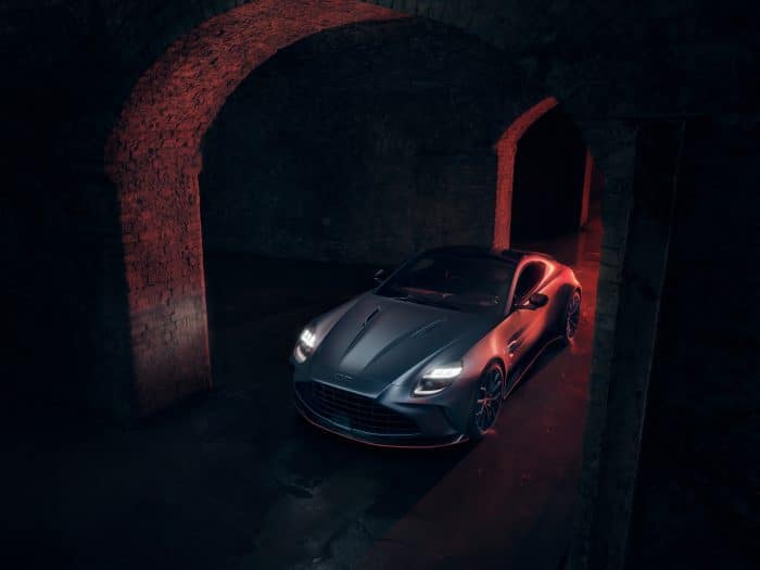 Aston Martin Vantage S 7 700x525