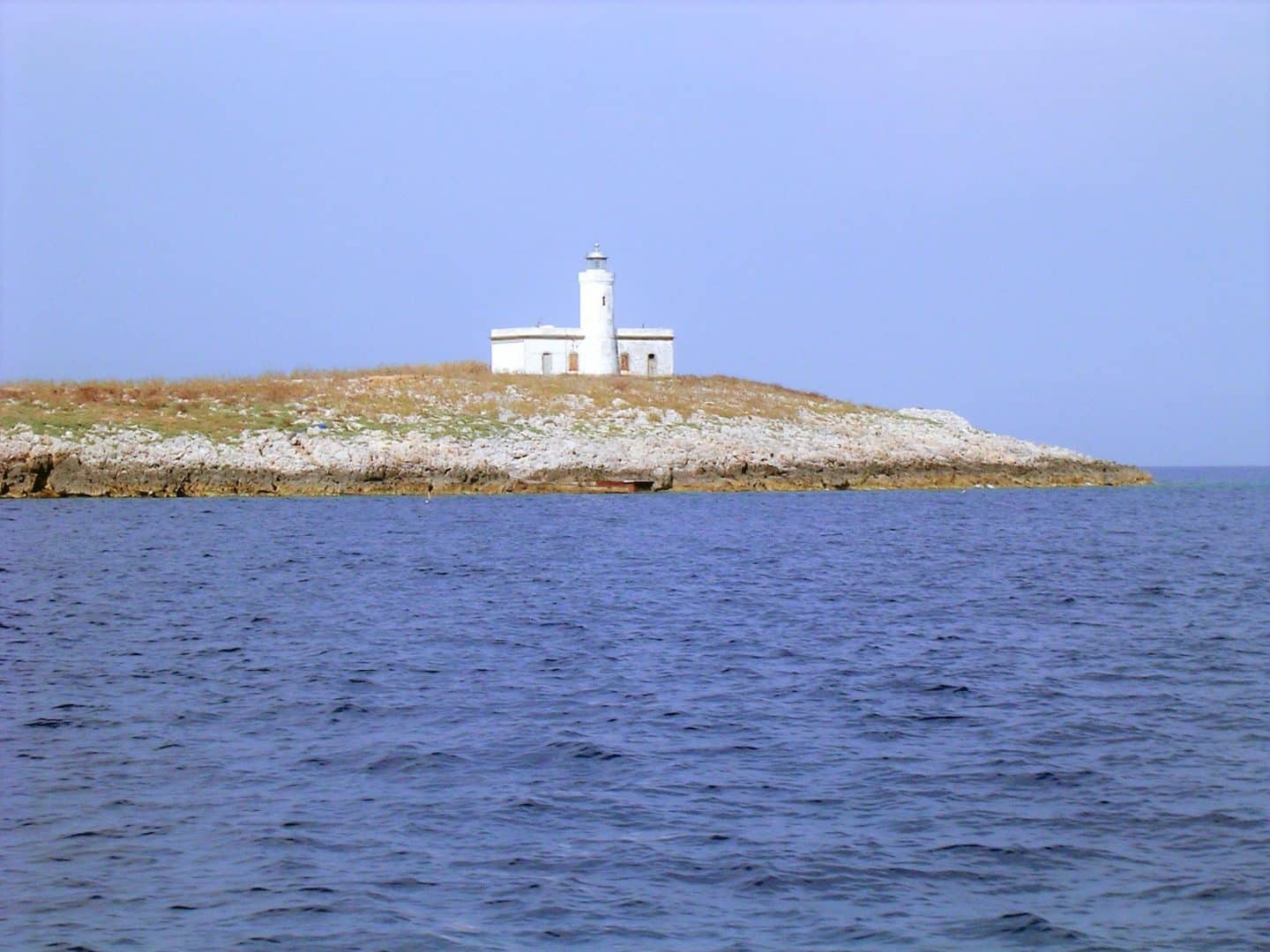 CAMPEGGI 02. Il faro sull isolotto  Formica di Grosseto   By Albarubescens Own work CC BY SA 4.0 Commons Wikimedia 1 1440x1080